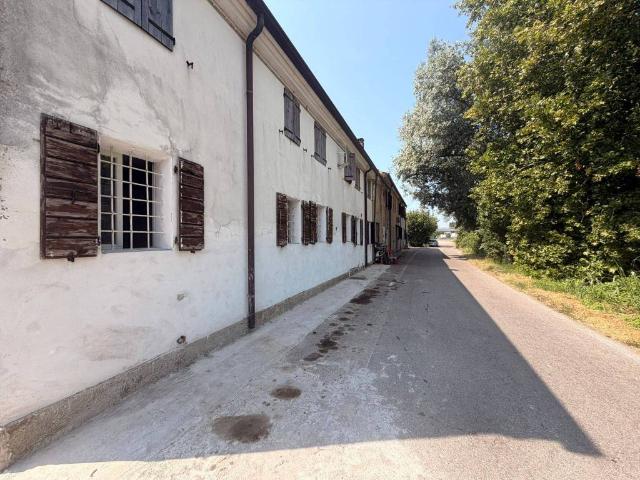 Villa Indipendente in vendita a Legnago, Verona