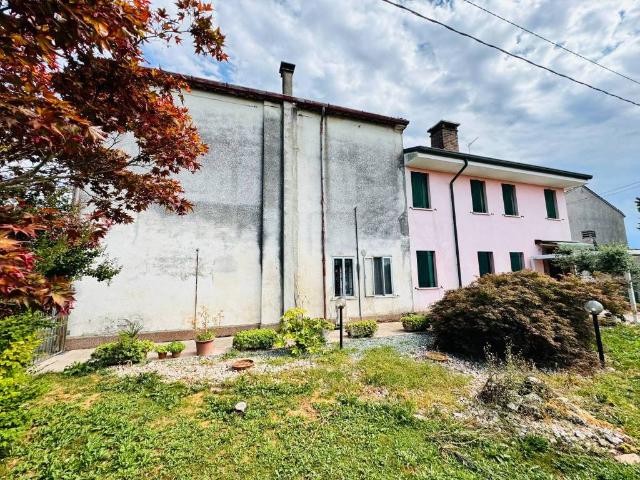 Villa Indipendente in vendita a Legnago, Veneto