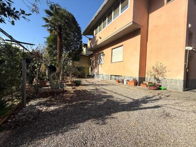 Villa Indipendente in vendita a Oltrestazione, Legnano