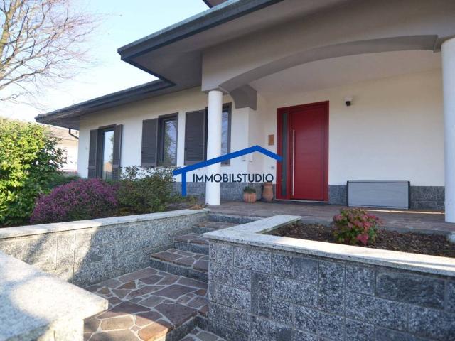 Villa Indipendente in vendita a Oltrestazione, Legnano