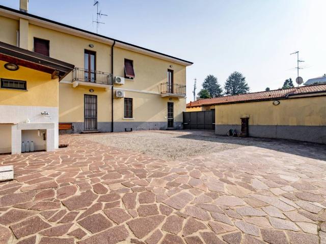 Villa Indipendente in vendita a Oltresempione, Legnano