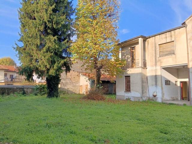 Villa Indipendente in vendita a Oltresempione, Legnano
