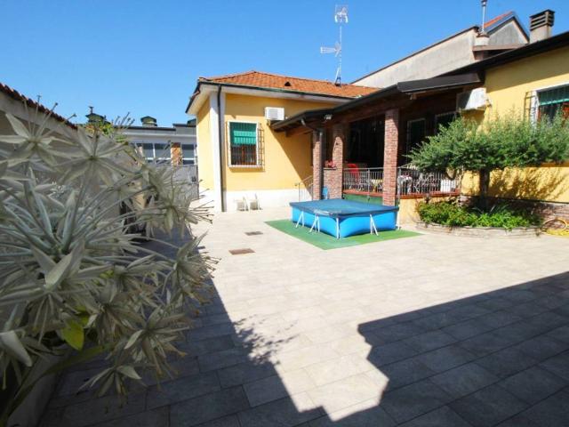 Villa Indipendente in vendita a Oltrestazione, Legnano