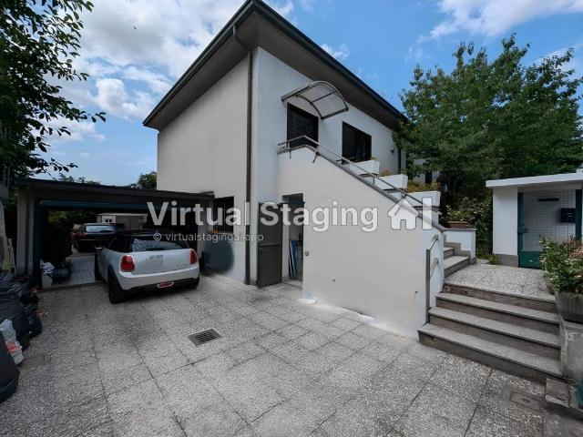 Villa Indipendente in vendita a Oltresempione, Legnano