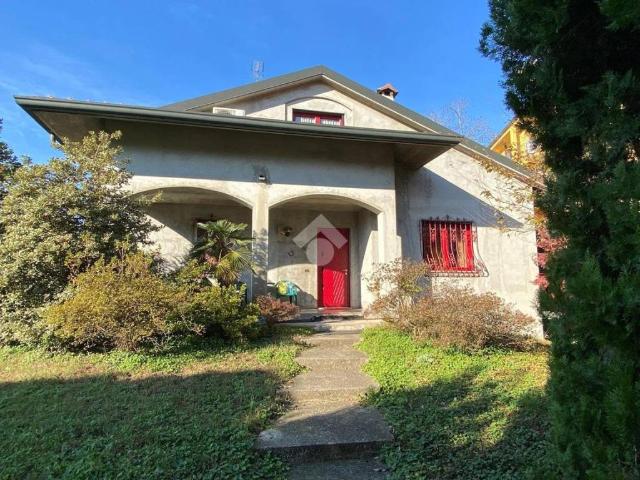 Villa Indipendente in vendita a Oltresempione, Legnano
