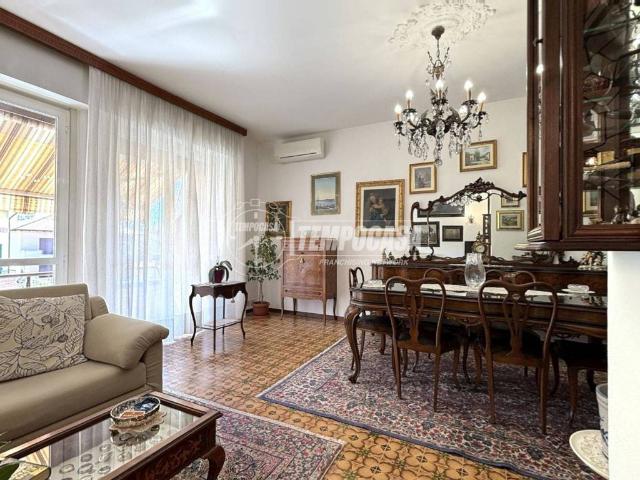 Villa Indipendente in vendita a Oltrestazione, Legnano