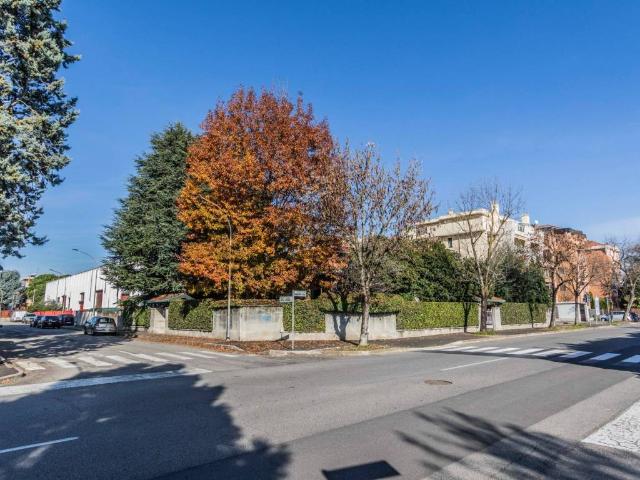 Villa Indipendente in vendita a Oltrestazione, Legnano