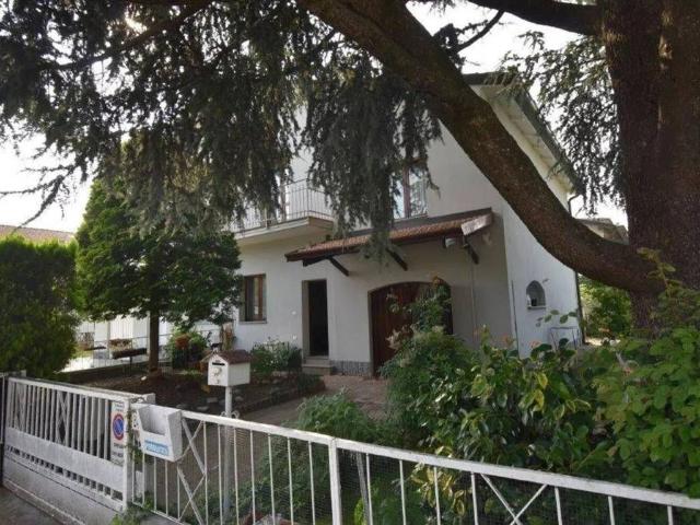 Villa Indipendente in vendita a Oltrestazione, Legnano