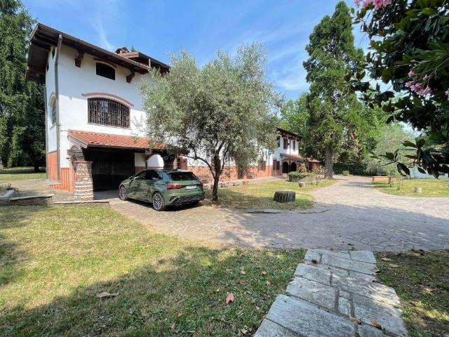 Villa Indipendente in vendita a Oltresempione, Legnano