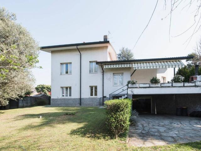 Villa Indipendente in vendita a Oltrestazione, Legnano