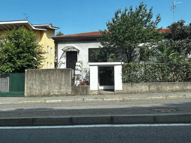 Villa Indipendente in vendita a Oltresempione, Legnano