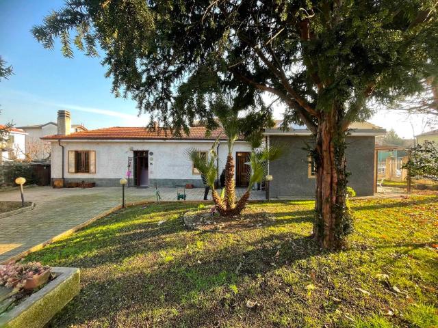 Villa Indipendente in vendita a Oltresempione, Legnano