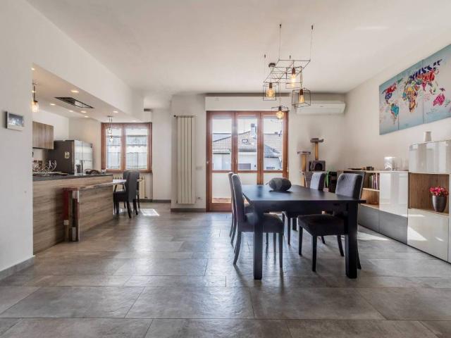 Villa Indipendente in vendita a La Flora, Legnano