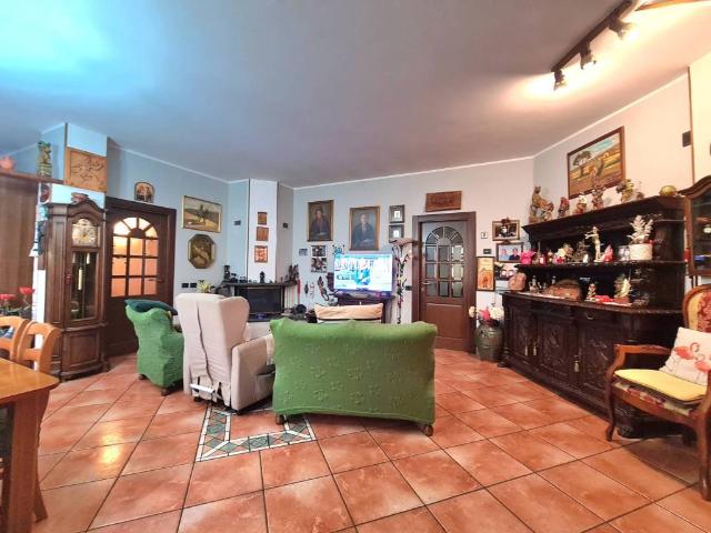 Villa Indipendente in vendita a Oltresempione, Legnano