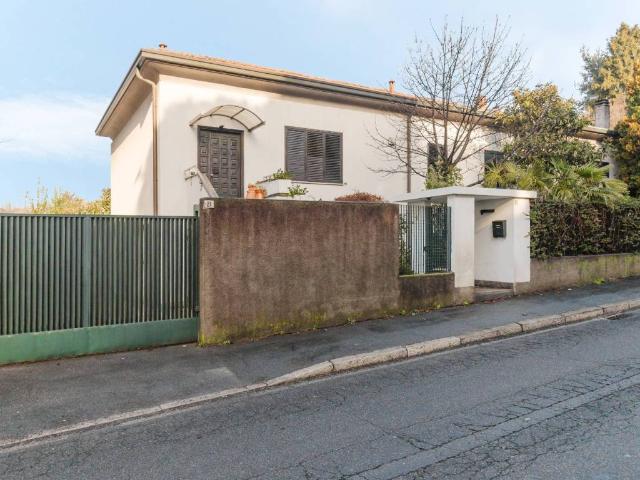 Villa Indipendente in vendita a Oltresempione, Legnano