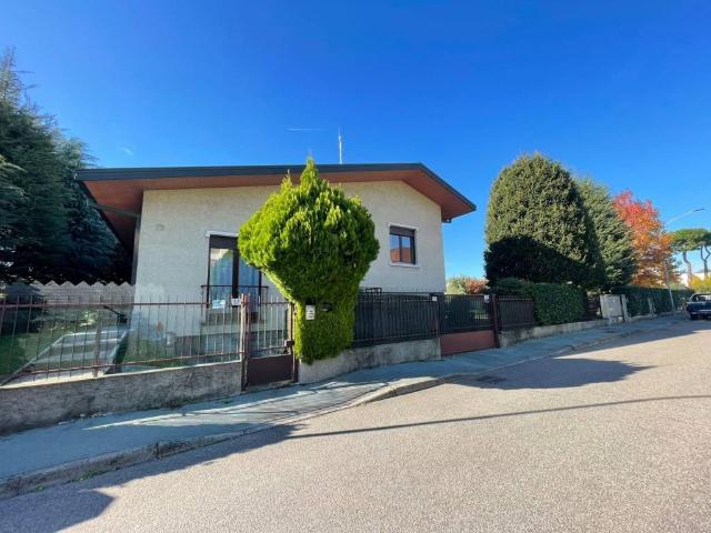 Villa Indipendente in vendita a Oltrestazione, Legnano