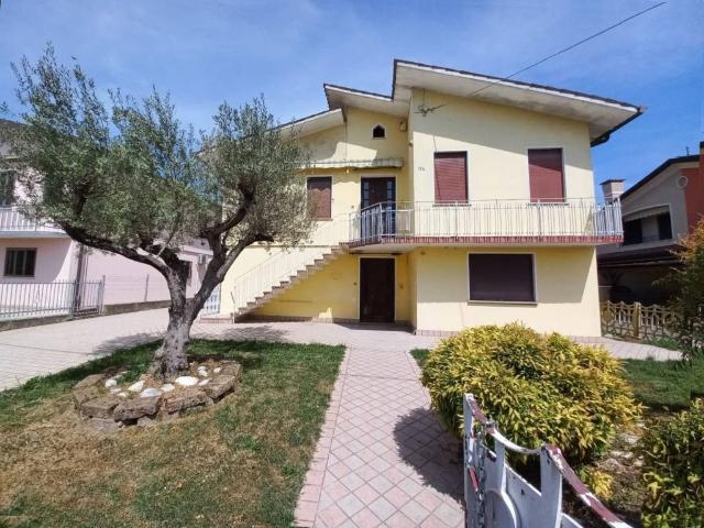 Villa Indipendente in vendita a Legnaro, Veneto