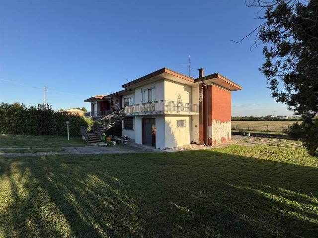 Villa Indipendente in vendita a Lendinara, Rovigo