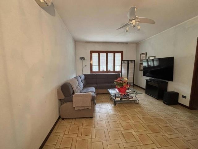 Villa Indipendente in vendita a Lendinara, Veneto