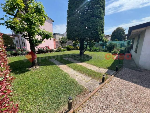 Villa Indipendente in vendita a Lendinara, Rovigo