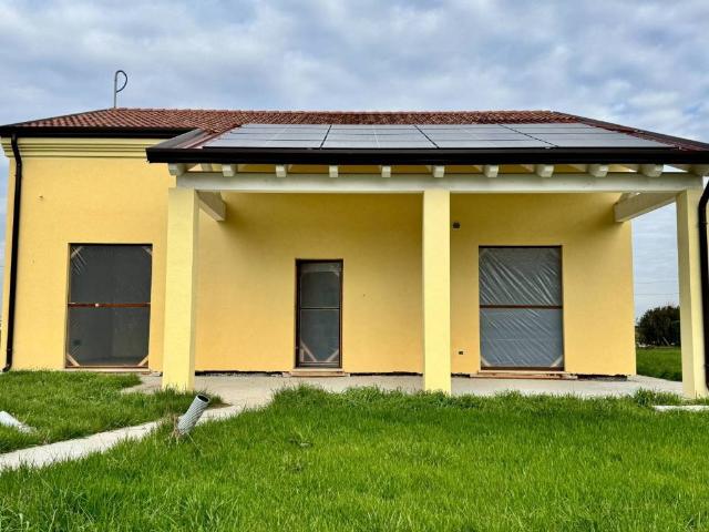 Villa Indipendente in vendita a Lendinara, Veneto