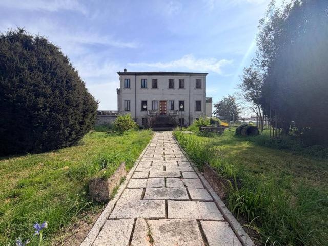Villa Indipendente in vendita a Lendinara, Veneto