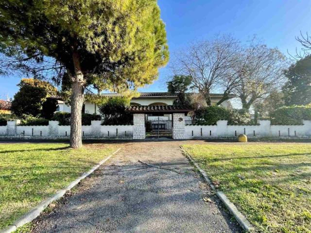 Villa Indipendente in vendita a Leno, Lombardia