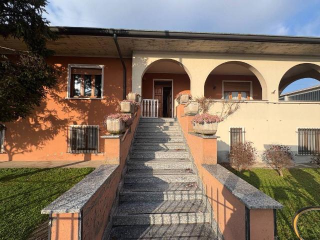 Villa Indipendente in vendita a Leno, Lombardia