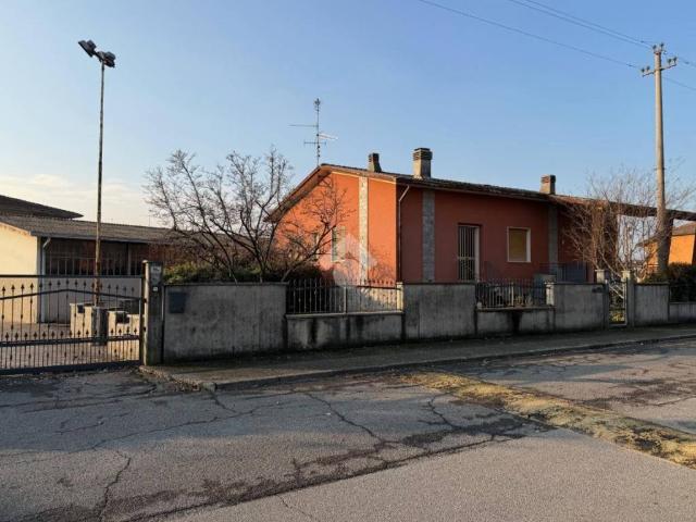 Villa Indipendente in vendita a Leno, Lombardia