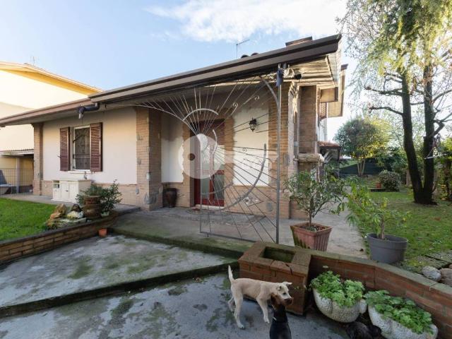 Villa Indipendente in vendita a Leno, Lombardia