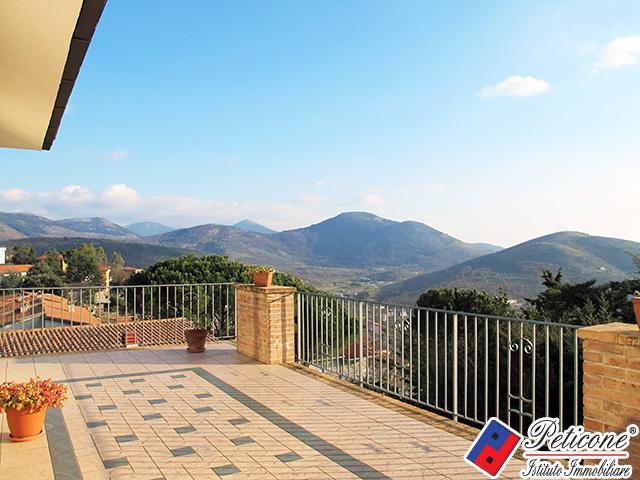 Villa Indipendente in vendita a Lenola, Latina