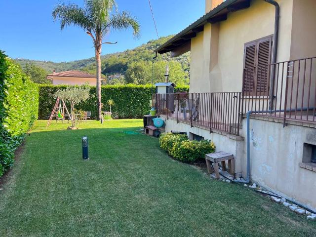 Villa Indipendente in vendita a Lenola, Lazio
