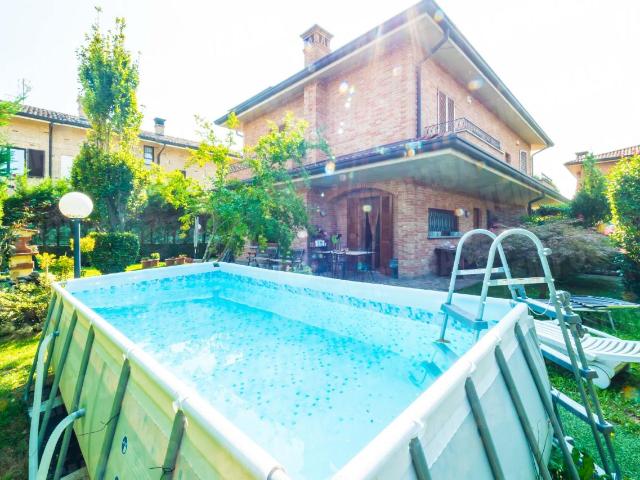 Villa Indipendente in vendita a Mocchirolo, Lentate Sul Seveso