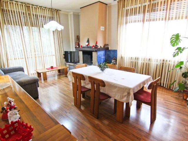 Villa Indipendente in vendita a Mocchirolo, Lentate Sul Seveso