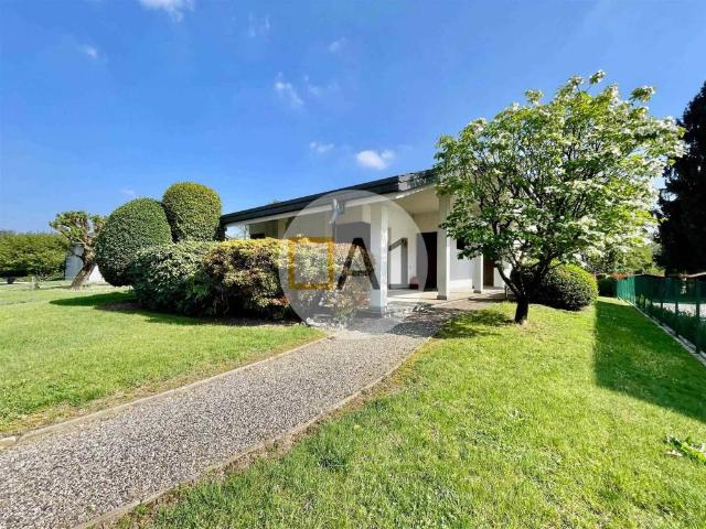 Villa Indipendente in vendita a Copreno, Lentate Sul Seveso