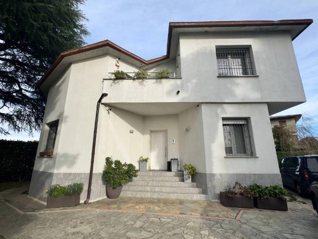 Villa Indipendente in vendita a Birago, Lentate Sul Seveso