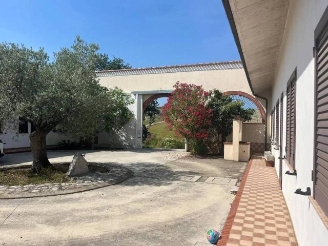 Villa Indipendente in vendita a Lentella, Abruzzo