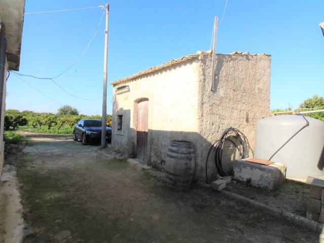 Villa Indipendente in vendita a Lentini, Sicilia