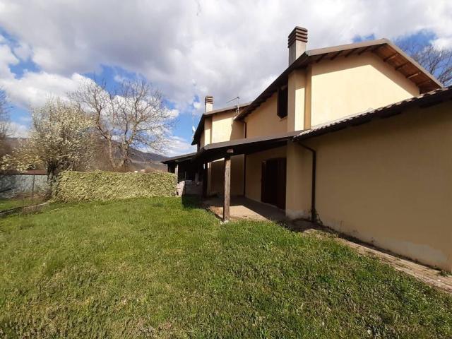 Villa Indipendente in vendita a Leonessa, Lazio