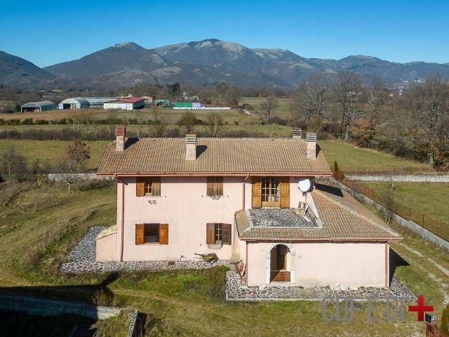 Villa Indipendente in vendita a Leonessa, Lazio
