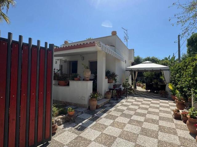 Villa Indipendente in vendita a Leporano, Taranto