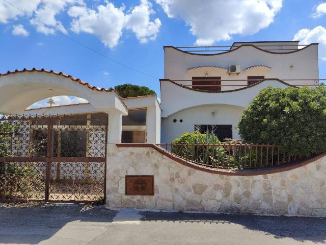 Villa Indipendente in vendita a Leporano, Taranto