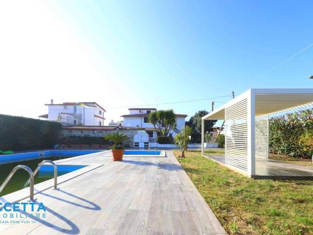 Villa Indipendente in vendita a Leporano, Taranto