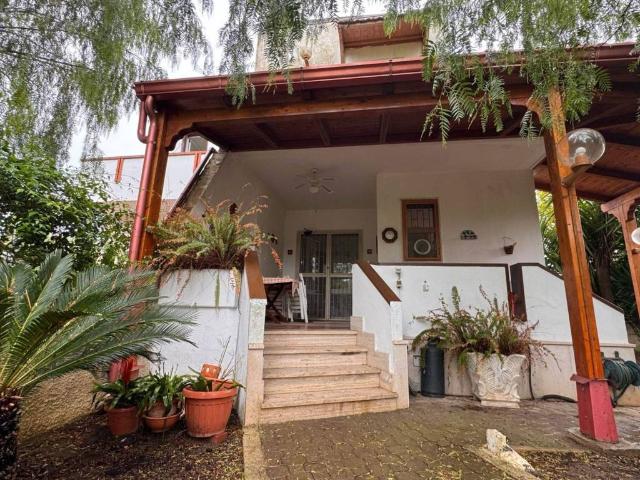 Villa Indipendente in vendita a Leporano, Taranto