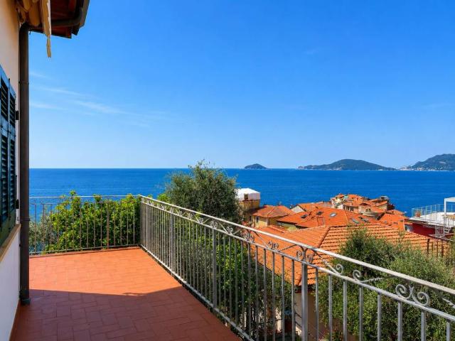 Villa Indipendente in vendita a Portesone, Lerici