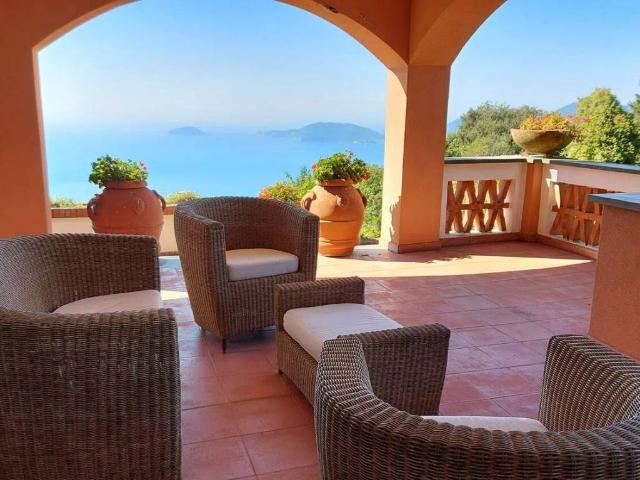 Villa Indipendente in vendita a La Serra, Lerici