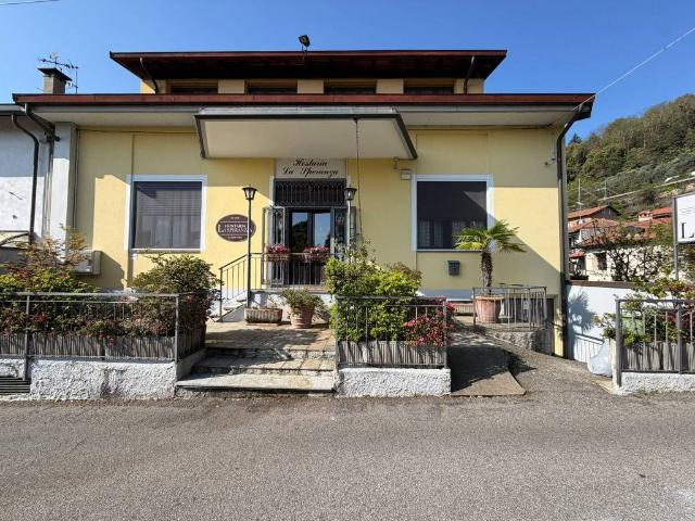 Villa Indipendente in vendita a Villa Lesa, Piemonte