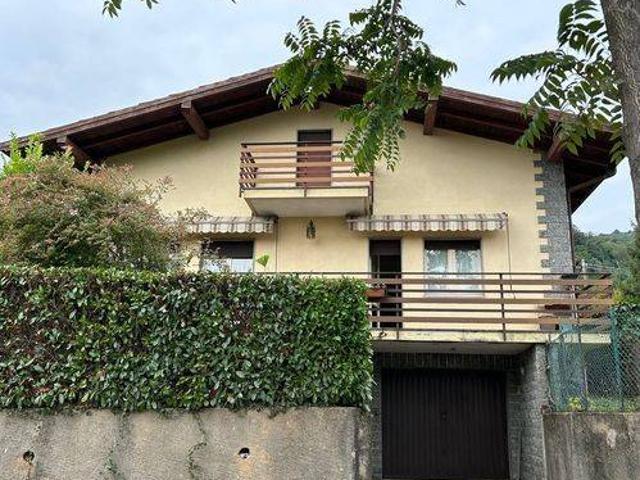 Villa Indipendente in vendita a Villa Lesa, Piemonte