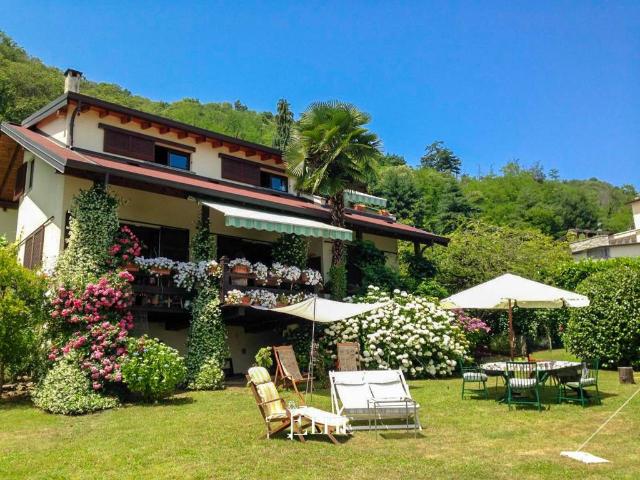 Villa Indipendente in vendita a Villa Lesa, Piemonte