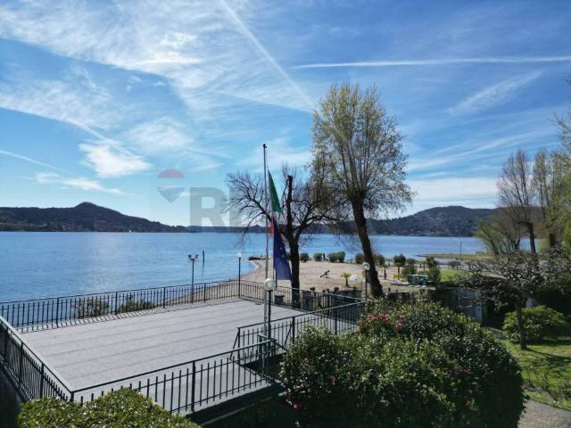 Villa Indipendente in vendita a Villa Lesa, Piemonte